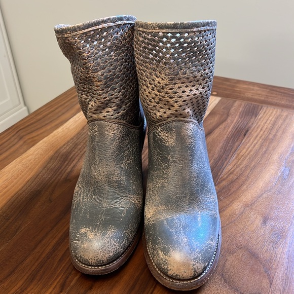 Bed Stu Cobbler Leather Duchess Perforated Wedge Pull On Boots Smoke Grey Lux 9 - Picture 2 of 13